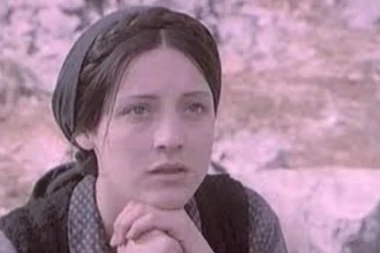 "SESTRA" ŽARKA LAUŠEVIĆA BILE JE JEDNA OD OMILJENIH GLUMICA U JUGI: Doživela je strašnu NESREĆU i nestala, evo gde je sada...