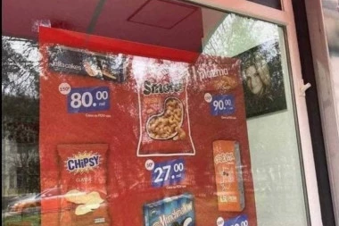 (FOTO) PATIKE I ČIPS NA ISTOJ POLICI: Obuća Metro prodaje prehrambene proizvode pored obuće i odeće?!