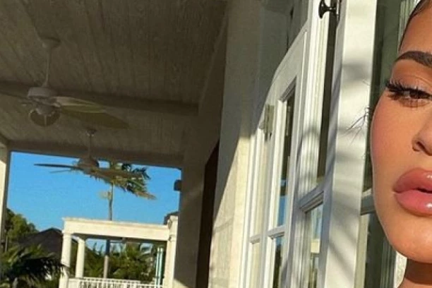 PORODILA SE KAJLI DŽENER! Čestitke pljušte širom SVETA, dobila SINA? (FOTO)