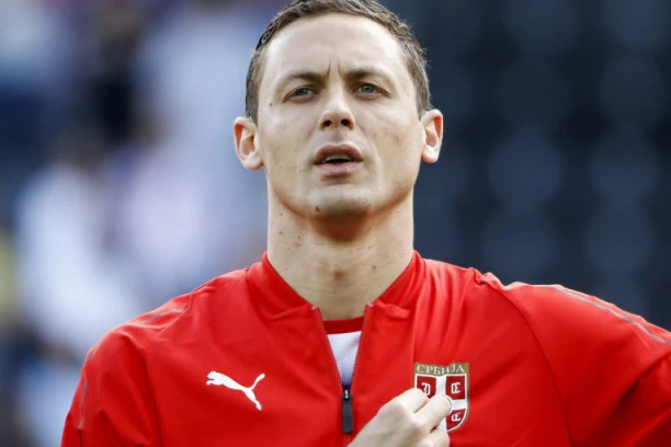 (FOTO) DA LI JE PRETERAO? Matić SIPAO SO NA RANU Ronaldu i Fernandešu - usred svlačionice Junajteda VELIČA SRBIJU!
