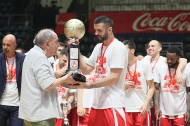 ČUVENU DODELU PEHARA "DELIJE" NIKADA NEĆE ZABORAVITI: Zvezda se na EMOTIVAN način OPROSTILA od Vlaste!