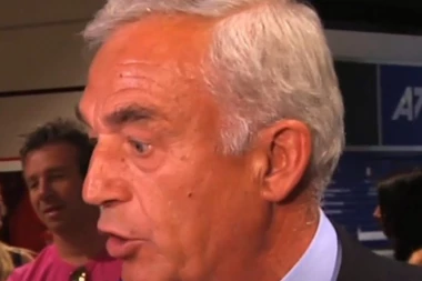 DA LI ZNATE KAKO PETAO OPLOĐUJE KOKOŠKU? Sramota PERVERZNJAKA! Žestoke OPTUŽBE na račun bivšeg selektora Španije!