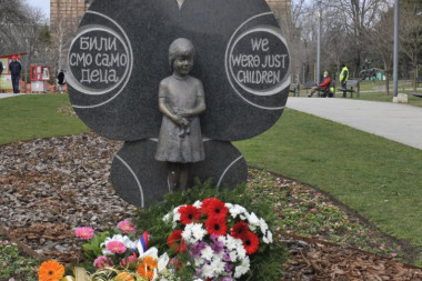 UKRADENA BISTA MILICE RAKIĆ IZ TAŠMAJDANSKOG PARKA: Oskrnavljen spomenik deci poginuloj tokom bombardovanja