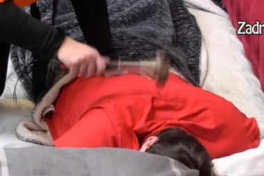 (ŠOK VIDEO) JEZIVO: Miljana udarala Kristijana Golubovića ČEKIĆEM PO LEĐIMA!