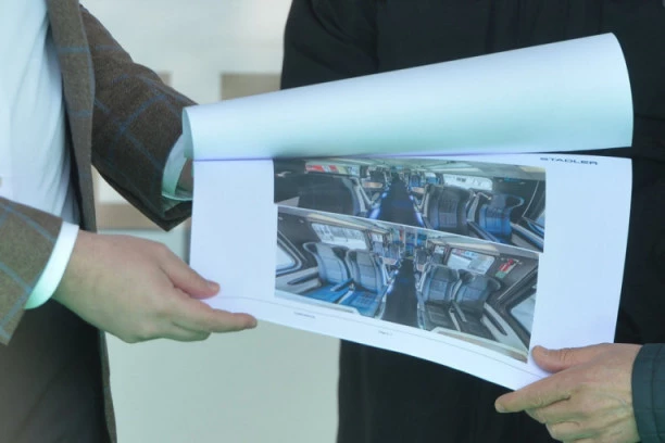 (FOTO) Vučić pokazao kako će izgledati vozovi koji će ići za Novi Sad