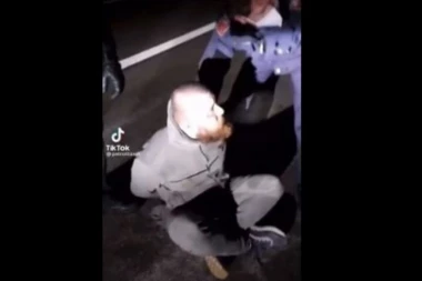 PUTNIK USTAO, PA IZVADIO SEČIVO I NAPAO VOZAČA! Dramatični detalji terorističkog napada u srpskom autobusu (VIDEO)
