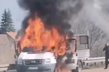 (FOTO) GORI KAMION NA PANČEVAČKOM PUTU! Saobraćaj usporen!