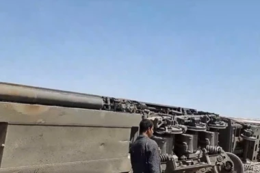 (FOTO,VIDEO) Jeziv prizor: SUDAR VOZOVA U EGIPTU, STRADALO VIŠE DESETINA LJUDI!