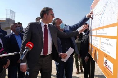 VUČIĆ OBIŠAO RADOVE U ŠAPCU: Autoputeve gradimo kako bi građani imali korist od toga
