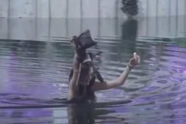 TARA SIMOV ULETELA U LEDENO JEZERO ZBOG ŠA: Javnost u neverici nakon ovog njenog poteza!