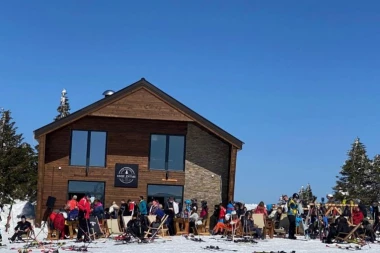 (FOTO) VESIĆ LJUT: Kopaonik KRCAT a u Beogradu ZABRANA! NEĆEMO DA BUDEMO TAOCI TUĐEG BAHAĆENJA