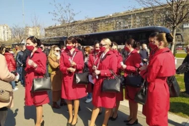 GORE DRUŠTVENE MREŽE! Albanske stjuardese se VAKCINISALE u Beogradu