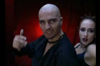 (FOTO) SEĆATE LI SE IVANA SEKSPRESS-A? Devedesetih je bio hit na muzičkoj sceni svojim plesom, a onda je nestao sa scene!
