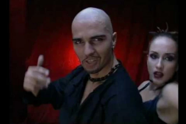 (FOTO) SEĆATE LI SE IVANA SEKSPRESS-A? Devedesetih je bio hit na muzičkoj sceni svojim plesom, a onda je nestao sa scene!