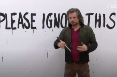 ŠIRI SE NOVI BIZARNI KULT! Vođa je misteriozni umetnik sa 17 ožiljaka u obliku slova "V"