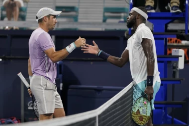 LAJOVIĆ OD SJAJA DO OČAJA: Srbin ELIMINISAN u Majamiju, Medvedev će ipak na Amerikanca!