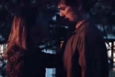 (FOTO)  VRELA AKCIJA VOJINA ĆETKOVIĆA ZBOG KOJE GORI INTERNET: Prvo imao žestoke odnose sa jednom glumicom, a onda ljubio drugu!