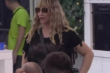 MAMA, DOVELA SAM GLAVU DO SAVRŠENSTVA: Miljana objašnjavala BRIJANJE, pa se ponovo obratila Mariji!