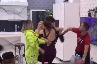 (VIDEO)  Jovana potpuno IZGUBILA KONTROLU - počela da URLA, pa NASRNULA na Erminu, a OVO je razlog!