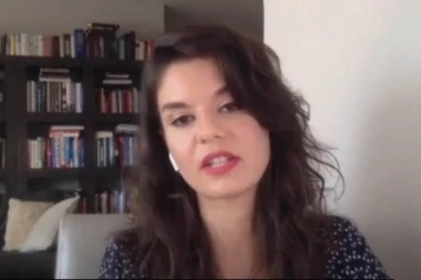 (FOTO) DANIJELA ŠTAJNFELD NA STUBU SRAMA: Provokativna fotografija glumice napravila haos, BOLESNICI!