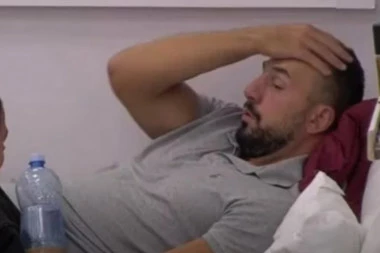 Tomović sa TRI PRSTA isprovocirao hejtere pa usledili SRAMNI komentari a POTOM i njegov BRUTALAN odgovor!