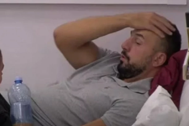 Tomović završio u BOLNIČKOJ POSTELJI: Digla se velika DRAMA zbog Vladimira, potresna poruka sve UPLAŠILA: Budite uz mene... (FOTO)