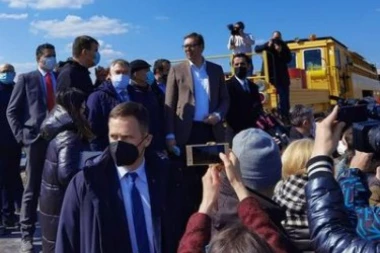 Vučić obilazi radove na deonici puta Novi Beograd-Surčin