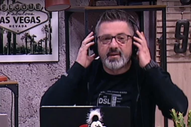 (VIDEO) OTKAZ UŽIVO NA ŠOLAKOVOJ TELEVIZIJI: Darko Mitrović izgubio kontrolu, ISPROZIVAO ANTONELU RIHU, BRANKICU STANKOVIĆ I IVANA IVANOVIĆA