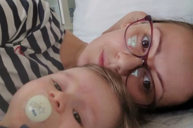 ZAVRŠENA AUKCIJA ZA POMOĆ MALOM GAVRILU! Evo za koji iznos je prodata kapitenska traka Kristijana Ronalda!