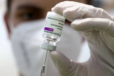 AstraZeneka obustavila testiranje vakcine na deci