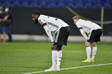 MAKEDONCI, ALAL VERA JOŠ SU VAM UKRALI PENAL: Legenda Bajerna ŽESTOKO oplela po Nemcima posle BRUKE u Duizburgu!