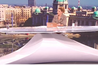 ANTIVAKSERKA MILA ALEČKOVIĆ DIVLJALA PO STUDIJU K1! Vesića nazvala "šarlatanom", voditeljka pokušavala da je obuzda! TOTALNI HAOS!