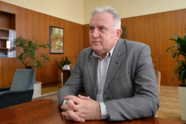 Dmitrović pobedio koronu: MINISTAR IZAŠAO IZ BOLNICE!