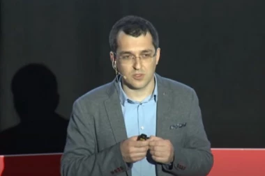 MINISTRA ZDRAVLJA UHVATILI BEZ MASKE! Platio je paprenu kaznu za taj prestup i morao da se izvini celoj naciji