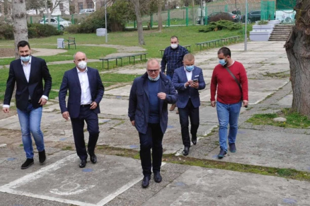 Vesić: Tri škole u Grockoj u poslednjih nekoliko godina, ulaganja se nastavljaju