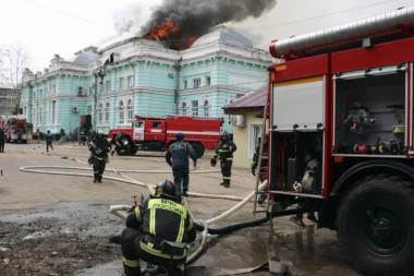 (FOTO, VIDEO) Bolnica gorela, a lekari nisu hteli da prekinu OPERACIJU: Posle puna 2 sata završili su zahvat na srcu!