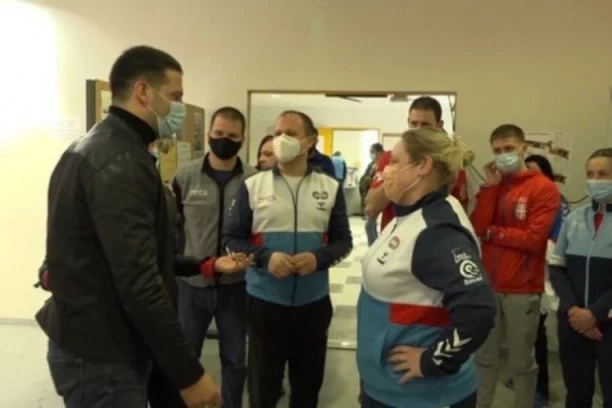 UDOVIČIĆ U POSETI VELIKOJ ŠAMPIONKI: Ministar omladine i sporta bodri Zoranu Arunović!