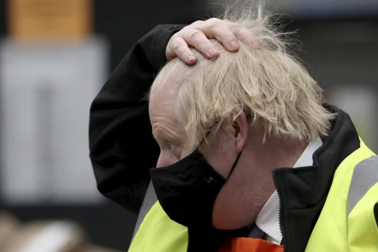 ŠIRIO STRAH OD KORONE DA BI KONTROLISAO LJUDE! Džonson raskrinkan, stručnjaci upozoravaju: OVO ĆE IMATI DALEKOSEŽNE POSLEDICE