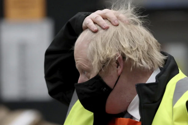 ŠIRIO STRAH OD KORONE DA BI KONTROLISAO LJUDE! Džonson raskrinkan, stručnjaci upozoravaju: OVO ĆE IMATI DALEKOSEŽNE POSLEDICE