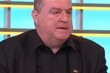 SINIŠA VUČINIĆ O DRAMI U VILI "MIR" PRED HAPŠENJE MILOŠEVIĆA! Sloba me je molio da ne pucam, ali morao sam! "ZEMUNCI SU BILI POSLATI DA GA UBIJU"!