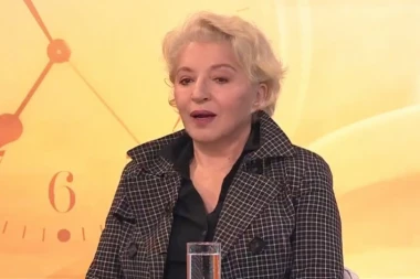 MIRJANU KARANOVIĆ TAKSISTA ISTERAO IZ KOLA: Glumica doživela neprijatnost, hitno se oglasila! (FOTO)