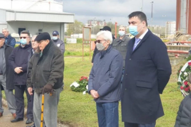 DOKAZA ZA ZLOČINE IMA: Rukovodstvo Beogradskih elektrana i članovi porodice odali počast Slobodanu Trišiću, radniku poginulom za vreme NATO agresije