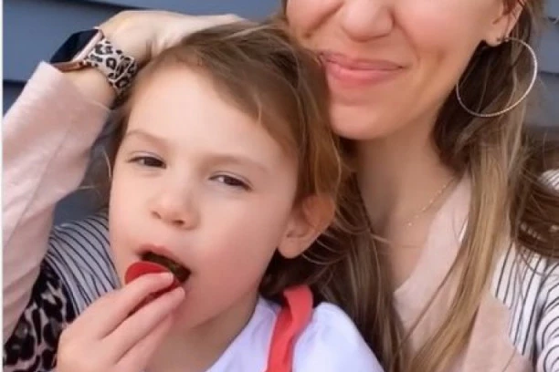 (FOTO, VIDEO) DEDA POKUPIO TUĐE DETE IZ VRTIĆA! Vaspitačica ga nije prepoznala ispod maske! NASTALA OPŠTA PANIKA KAD JE MAJKA DOŠLA PO ĆERKU!