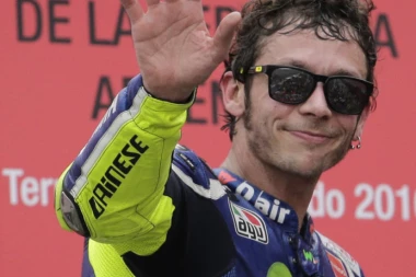 PLANETA U SUZAMA: Rosi ZAVRŠIO KARIJERU!