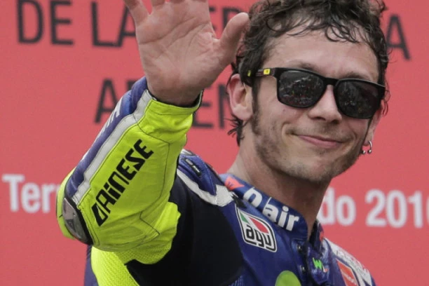 PLANETA U SUZAMA: Rosi ZAVRŠIO KARIJERU!