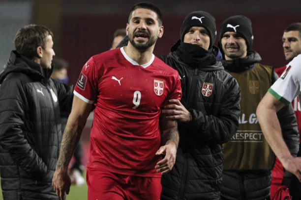 MA, KAKAV RONALDO: Mitrović skinuo DRES REKORDERA za pomoć malom Gavrilu!