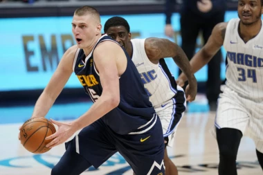 (VIDEO) ORILO SE MVP, MVP, MVP: Nikola Jokić ispisao ISTORIJU NBA LIGE, Srbin SRUŠIO Vilta Čemberlena!