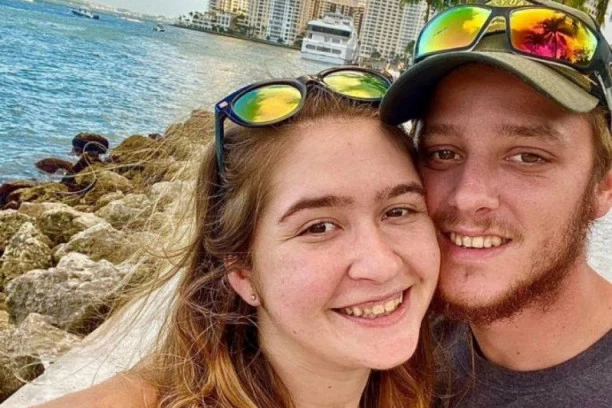 TRAGEDIJA U HOTELU! Devojka se zaglavila u prozoru sobe pa stradala na jeziv način!