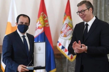 (FOTO) Predsednik Srbije sastao se sa ministrom spoljnih poslova Kipra: VUČIĆ HRISTODULIDISU URUČIO ORDEN!