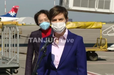 (VIDEO) U Srbiju stiglo još 500.000 doza kineskih vakcina!